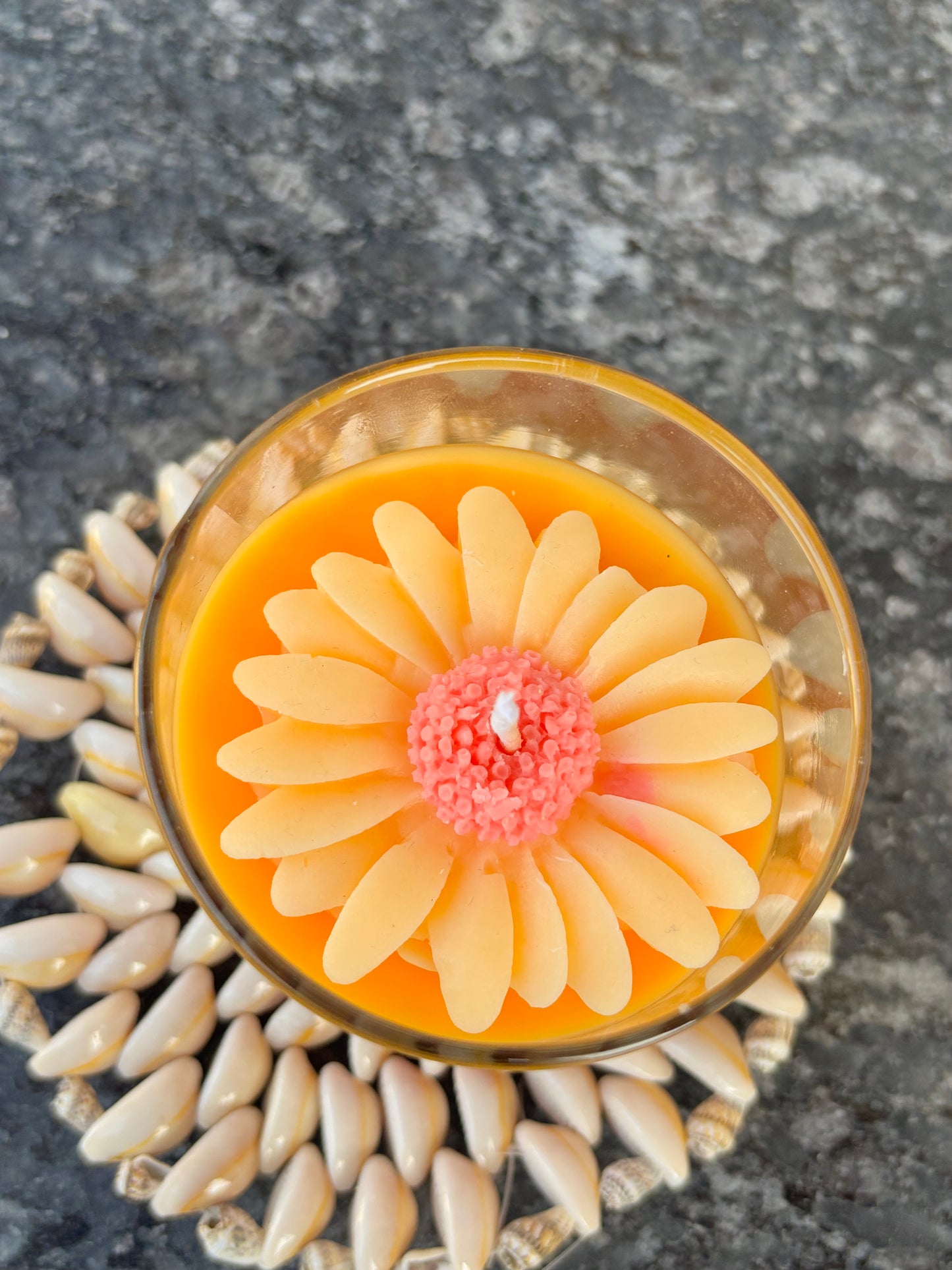Daisy sparkle scented candle