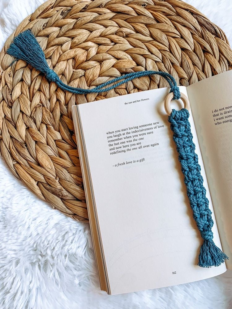 Macrame Best Buds Bookmark